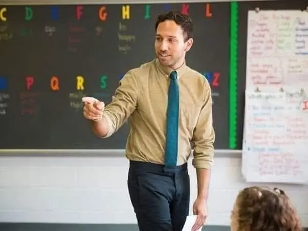 A Teacher’s Experiment: No Laptops, Just Talk—What I Learned Sh0cked Me