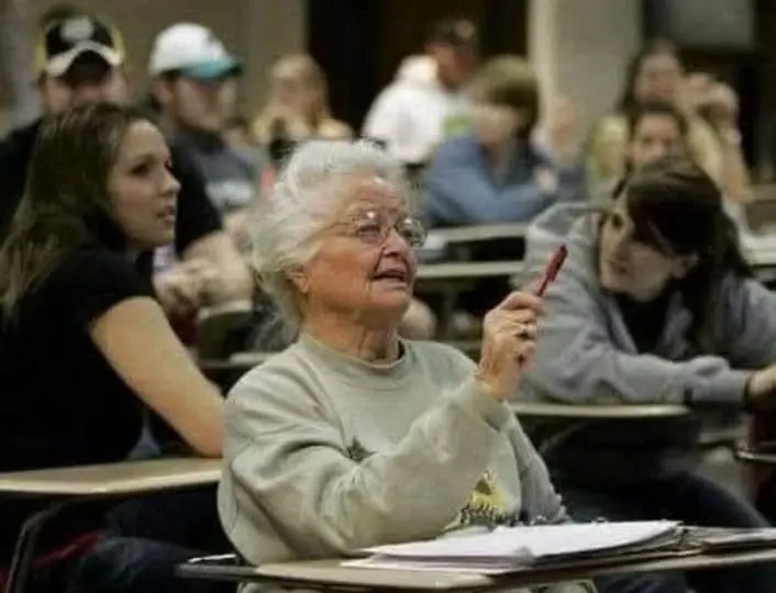 87-Year-Old College Student Rose’s Inspiring Journey: It’s Never Too Late to Chase Your Dreams