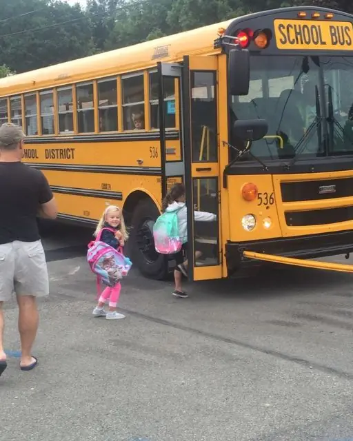 The Moment My Daughter Walked Alone on the Bus And I Realized It Was a Milestone for Both of Us