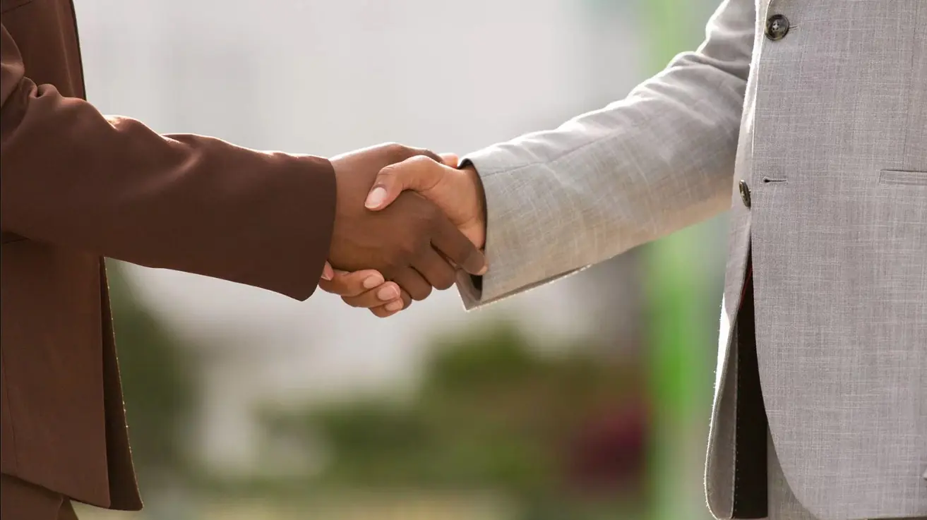 20 Unspoken Rules You Need to Know for Better Social Etiquette