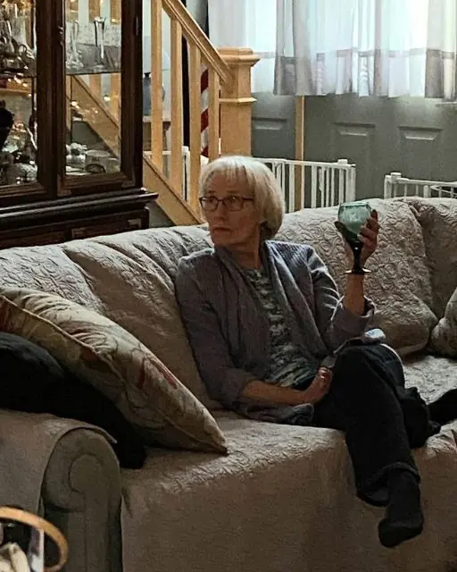 My Grandma’s 80-Year Wine Ritual: A Story of Pa!n, Survival, and Strength