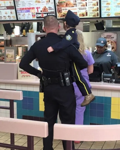 A Cop Took My Son to Order Lunch But What He Said at the Counter Left Me Speechless