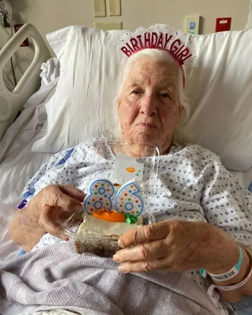 Grandma’s 86th Birthday in a Hospital Bed: A Heartwarming Story of Love, Strength, and Legacy
