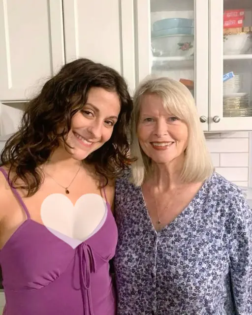 MY GRANDMA LOOKS 40 BUT THAT’S NOT THE PART THAT FREAKS ME OUT
