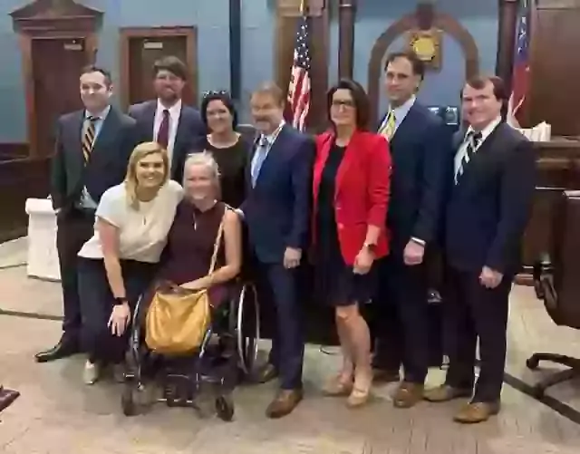 Teacher Awarded $70 Million After Losing Both Legs Due to Medical Malpractice in Landmark Georgia Case