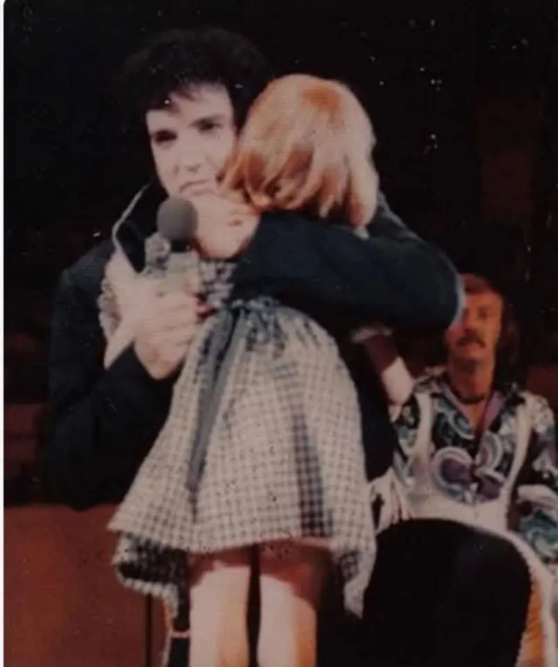 ELVIS PRESLEY'S HEARTFELT GESTURE THAT CHANGED A BLIND GIRL'S LIFE FOREVER