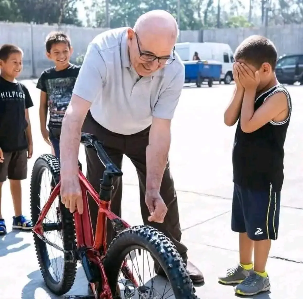 KINDNESS OVER ANGER: HOW A CAR OWNER TURNED A BOY’S MISTAKE INTO A LIFE-CHANGING LESSON