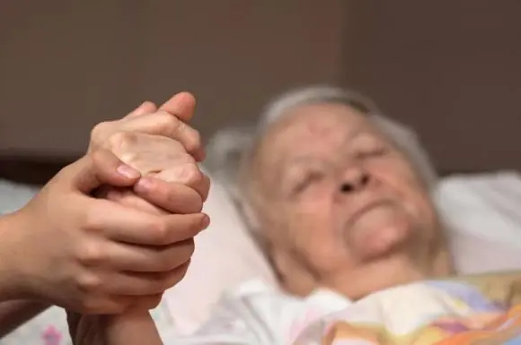 Recognizing the Final Signs: Understanding the 11 Symptoms That Indicate De@th Is Near