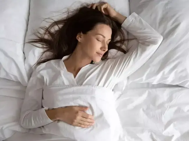 Doctor Warns: How Your Sleep Position Could Be H@rming Your Health – And the Best Way to Sleep Instead