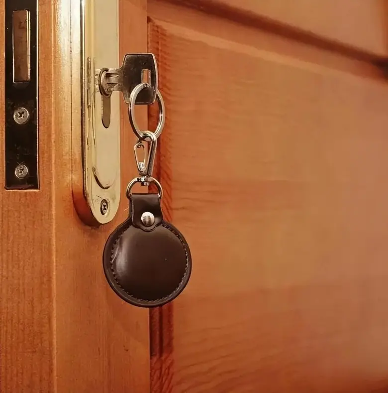 Why Smart People Often Insert a Key into the Door When Sleeping: A Simple Habit with Big Benefits