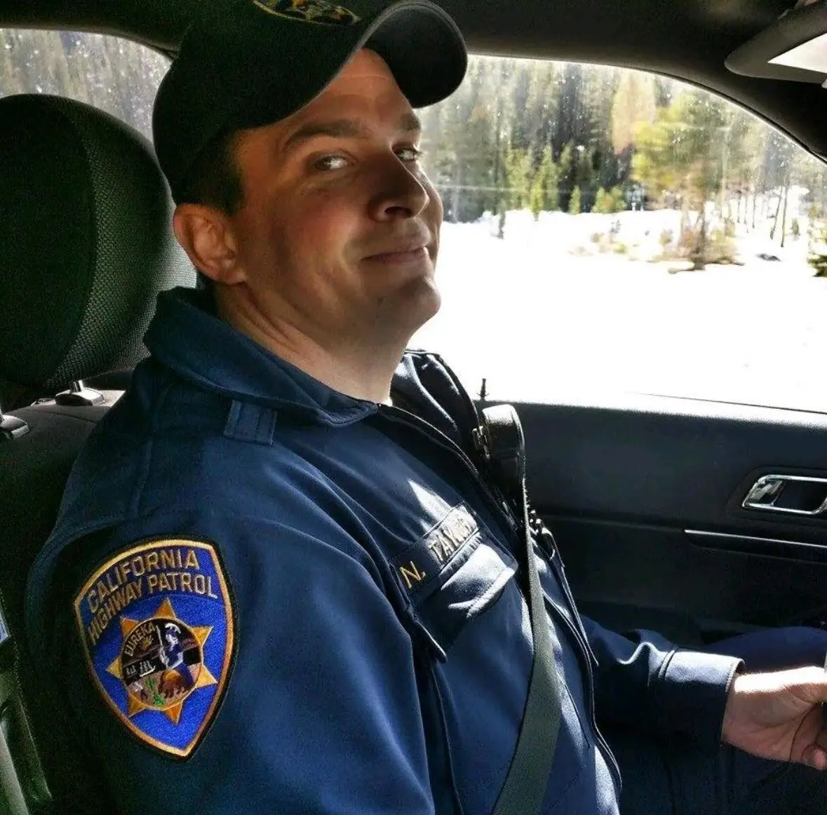 A Roadside Revelation: How One Officer's Kindness Taught a Life-Changing Lesson