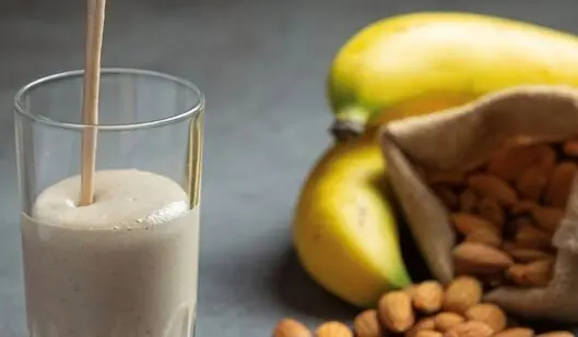 Banana in Smoothies: Beneficial or Not? Experts Explai