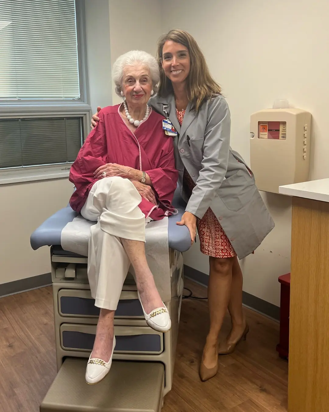 100-Year-Old Woman Conquers Bre@st Canc3r with Strength and Determination