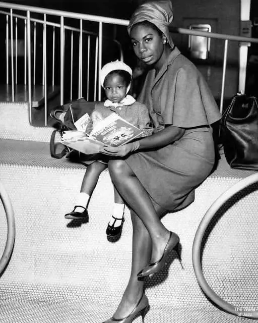 Nina Simone’s Iconic 1965 Departure: A Mother, Musician, and Civil Rights Icon