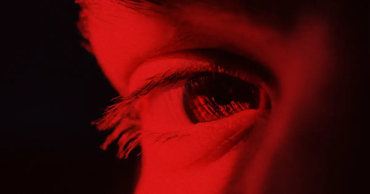 Affordable Light Therapy Restores Vision for Aging Eyes | Breakthrough Red Light Treatment