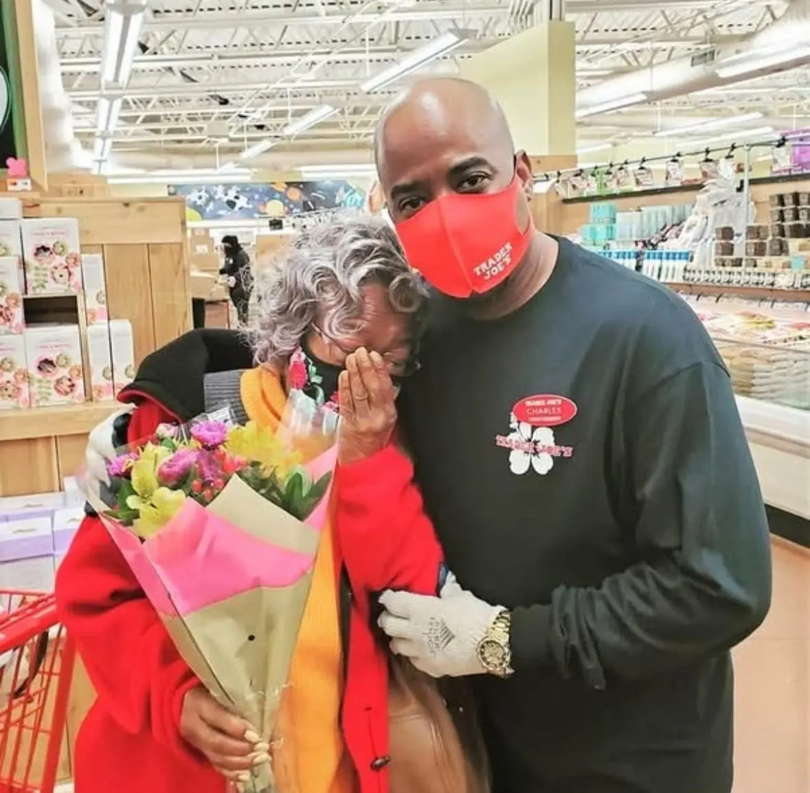 Charles’ Heartwarming Kindness at Trader Joe’s Touches a Grieving Widow