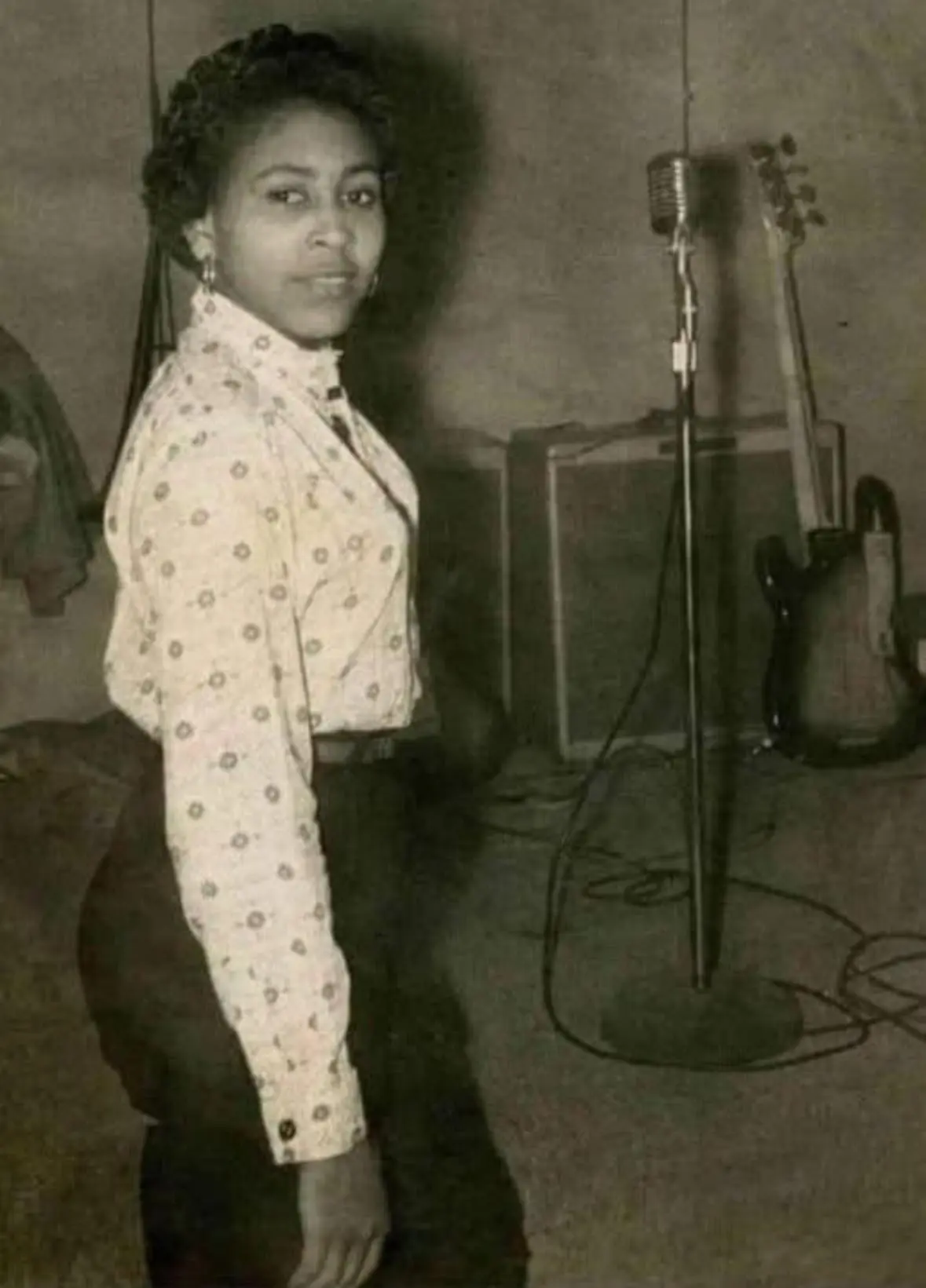 Tina Turner's Incredible Journey: From Abu$e to Becoming the Queen of Rock 'n Roll