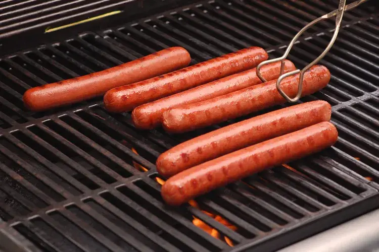 No Safe Amount of Hot Dogs: New Study Links Processed Meats to Health R!sks